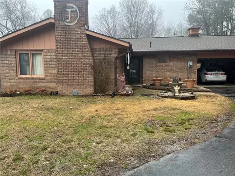 1593215938 S Harmon Rd, Fayetteville, AR 72704