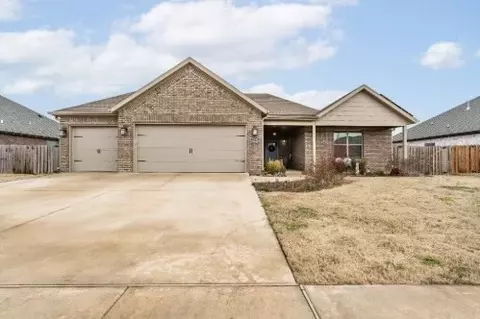 2352 Stonemill Dr, Fayetteville, AR 72701