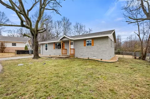 742 N 12th St, Rogers, AR 72756