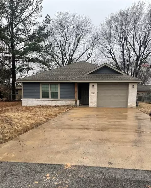 119 Pleasant Ave, Gentry, AR 72734