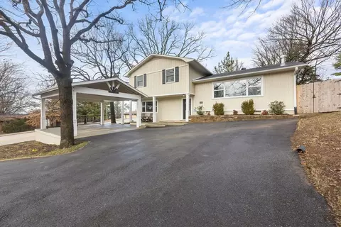 440 W Patricia Ln, Fayetteville, AR 72703