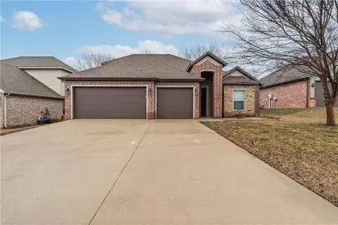 905 SW Caprington St, Bentonville, AR 72712