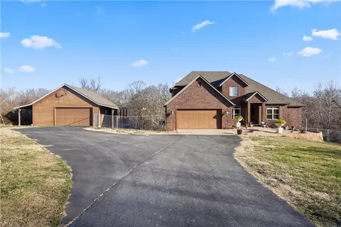 10901 Easy St, Bentonville, AR 72712