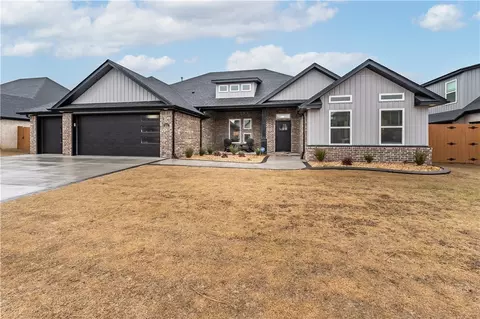 631 Bronco St, Centerton, AR 72719