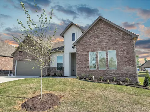 2977 S Cobalt Ave, Fayetteville, AR 72701