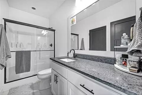 Bath - 3110 Laurel Cir, Centerton, AR 72719 photo 5 of 7