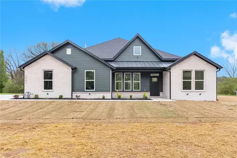 2863 Waukesha Rd, Siloam Springs, AR 72761