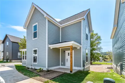 3081 W Tulsa St, Fayetteville, AR 72704
