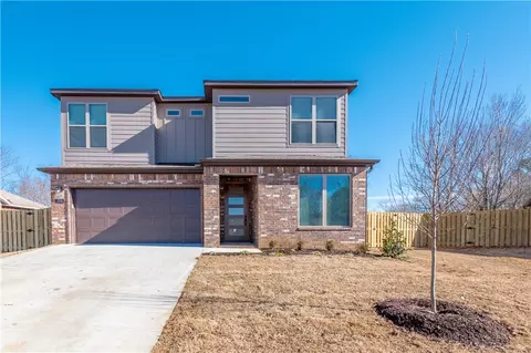 1126 S Liberty Dr, Fayetteville, AR 72701