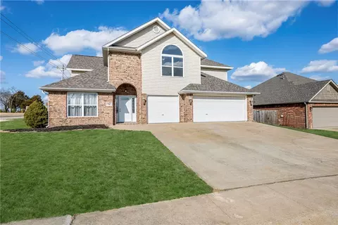 750 Saddlehorn Dr, Centerton, AR 72719