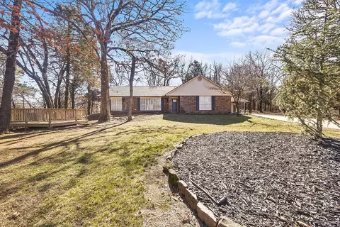 2539 Warwick Dr, Fayetteville, AR 72703