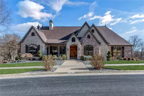 1600 NE Chapel Hill Dr, Bentonville, AR 72712