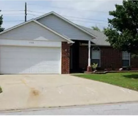 1703 SE 21st St, Bentonville, AR 72712