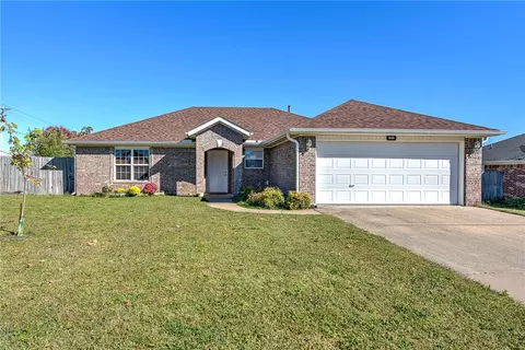 610 Steepro Dr, Centerton, AR 72719