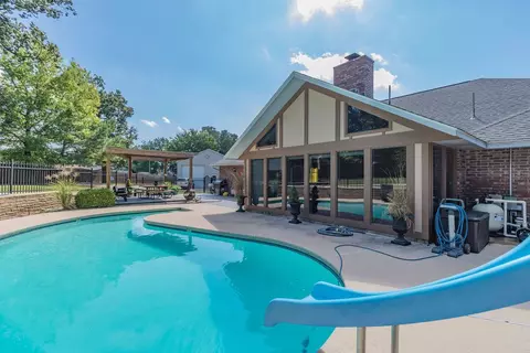 3875 S 48th St, Springdale, AR 72762