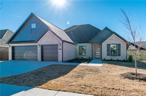 1941 S River Meadows Dr, Fayetteville, AR 72701