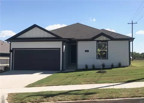 100 NW Pinwheel St, Highfill, AR 72734