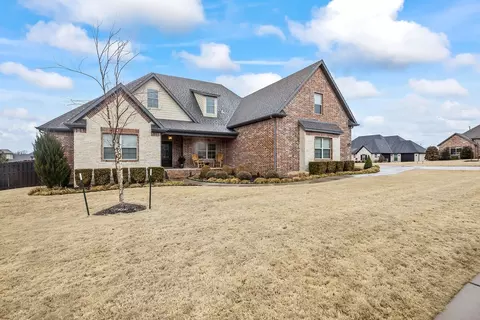 209 N Gleneagle Dr, Cave Springs, AR 72718