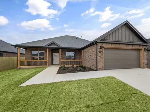 740 Marianne St, Bentonville, AR 72713