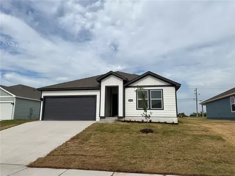 2004 N Fleetwood Ln, Siloam Springs, AR 72761