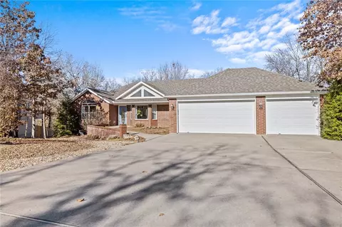 11 Hopeman Ln, Bella Vista, AR 72715