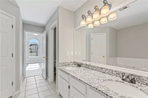 Bath - 2636 Fruit Tree Ave, Springdale, AR 72764 photo 3 of 3