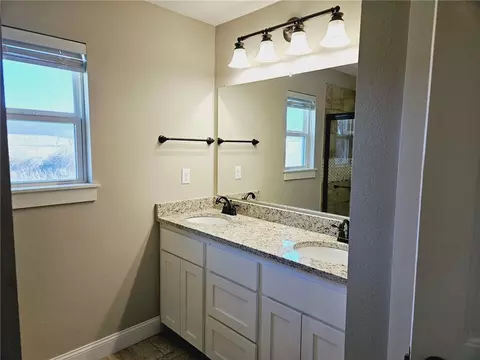 Bath - 10467 Boston Rd, Summers, AR 72769 photo 1 of 3