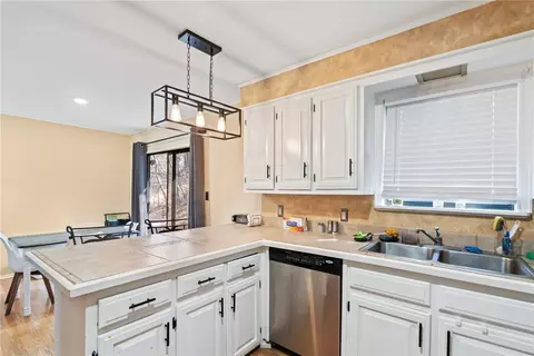 Kitchen - 22556 E War Eagle Rd, Springdale, AR 72764 photo 3 of 3