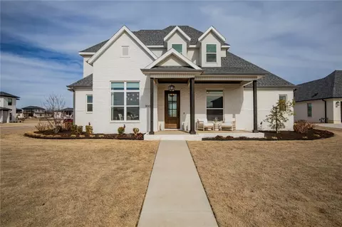 8009 W Elsworth St, Rogers, AR 72758