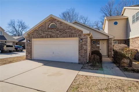 1020 W Cypress St #4, Rogers, AR 72756