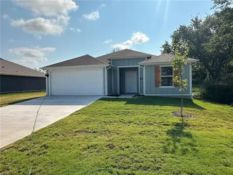 405 E Seville St, Siloam Springs, AR 72761