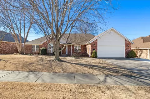 1903 N Colony, Fayetteville, AR 72704