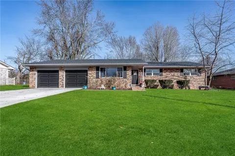 1917 S 11th St, Rogers, AR 72758