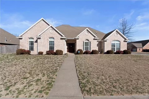 4360 W Putting Green Dr, Fayetteville, AR 72704