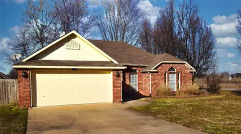 102 Elm St, Centerton, AR 72719