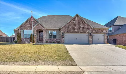 1340 Tuscany Dr, Centerton, AR 72719