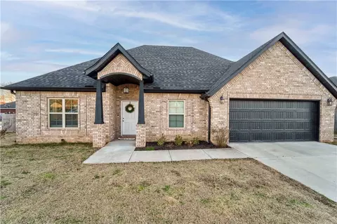 653 Loganberry Ln, Springdale, AR 72764
