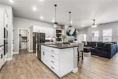 201 Hunt St, Pea Ridge, AR 72751