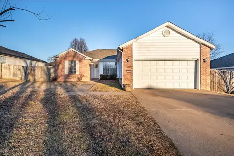 2547 Lost Springs St, Springdale, AR 72764