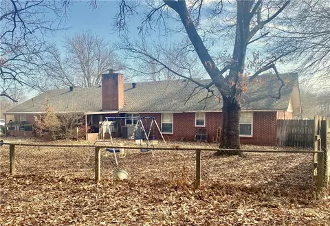 Exterior - 814 E Cherry St, Alma, AR 72921 photo 7 of 11