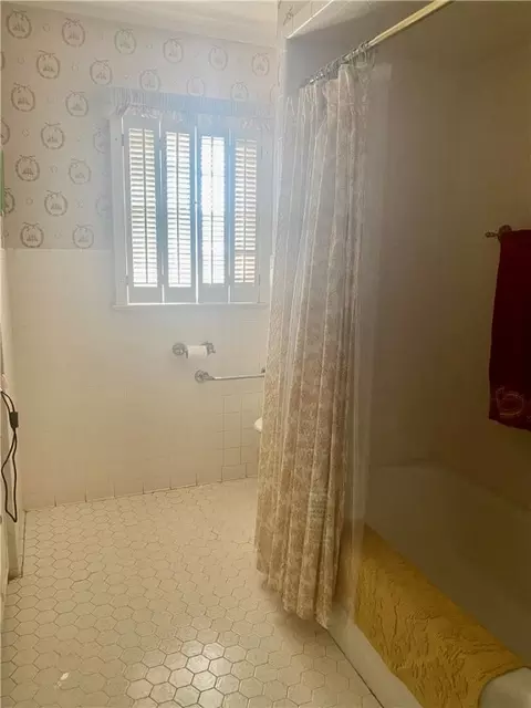 Bath - 814 E Cherry St, Alma, AR 72921 photo 2 of 2