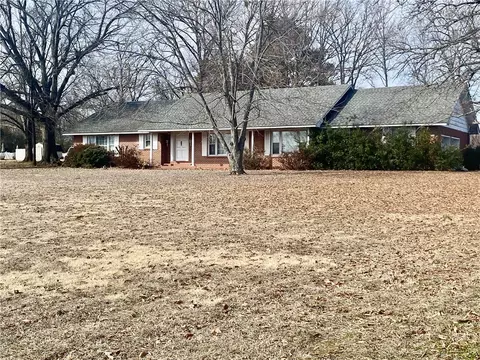 Exterior - 814 E Cherry St, Alma, AR 72921 photo 2 of 11