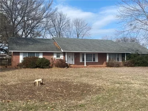 Exterior - 814 E Cherry St, Alma, AR 72921 photo 3 of 11
