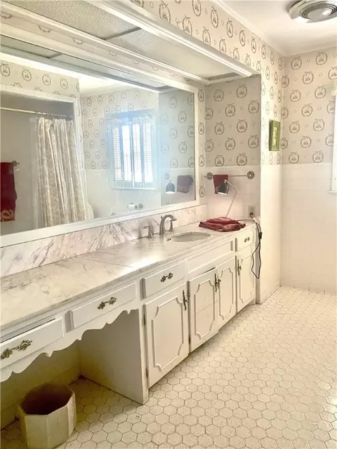 Bath - 814 E Cherry St, Alma, AR 72921 photo 1 of 2