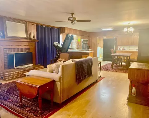 Living - 814 E Cherry St, Alma, AR 72921 photo 1 of 2