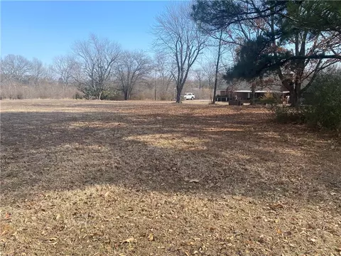 Exterior - 814 E Cherry St, Alma, AR 72921 photo 11 of 11