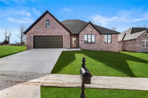 1495 Padova Ave, Tontitown, AR 72762