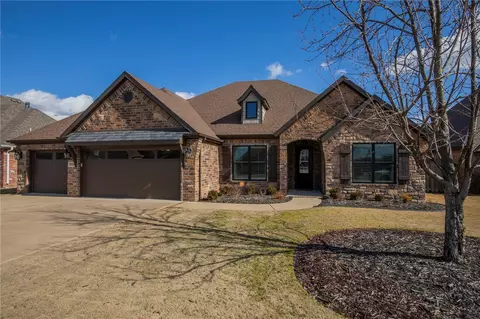 5703 S 47th St, Rogers, AR 72758