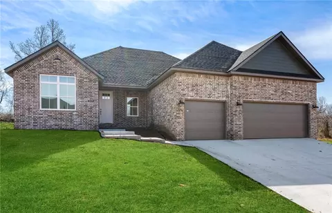 1509 Padova Ave, Tontitown, AR 72762