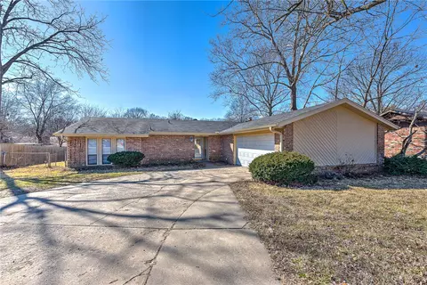 908 S 26th St, Rogers, AR 72758